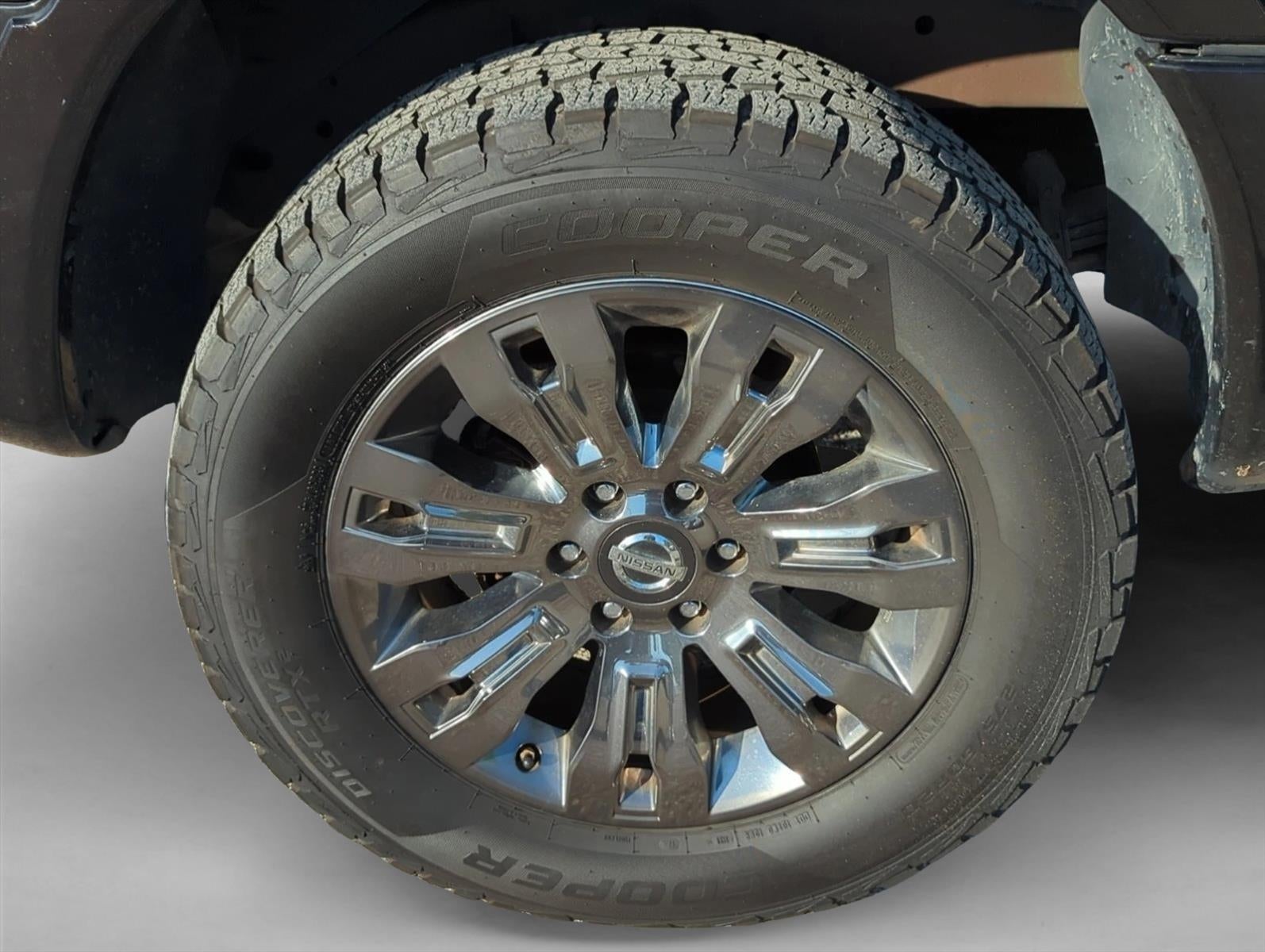 2014 Nissan Titan 4WD Crew Cab Short Bed SL