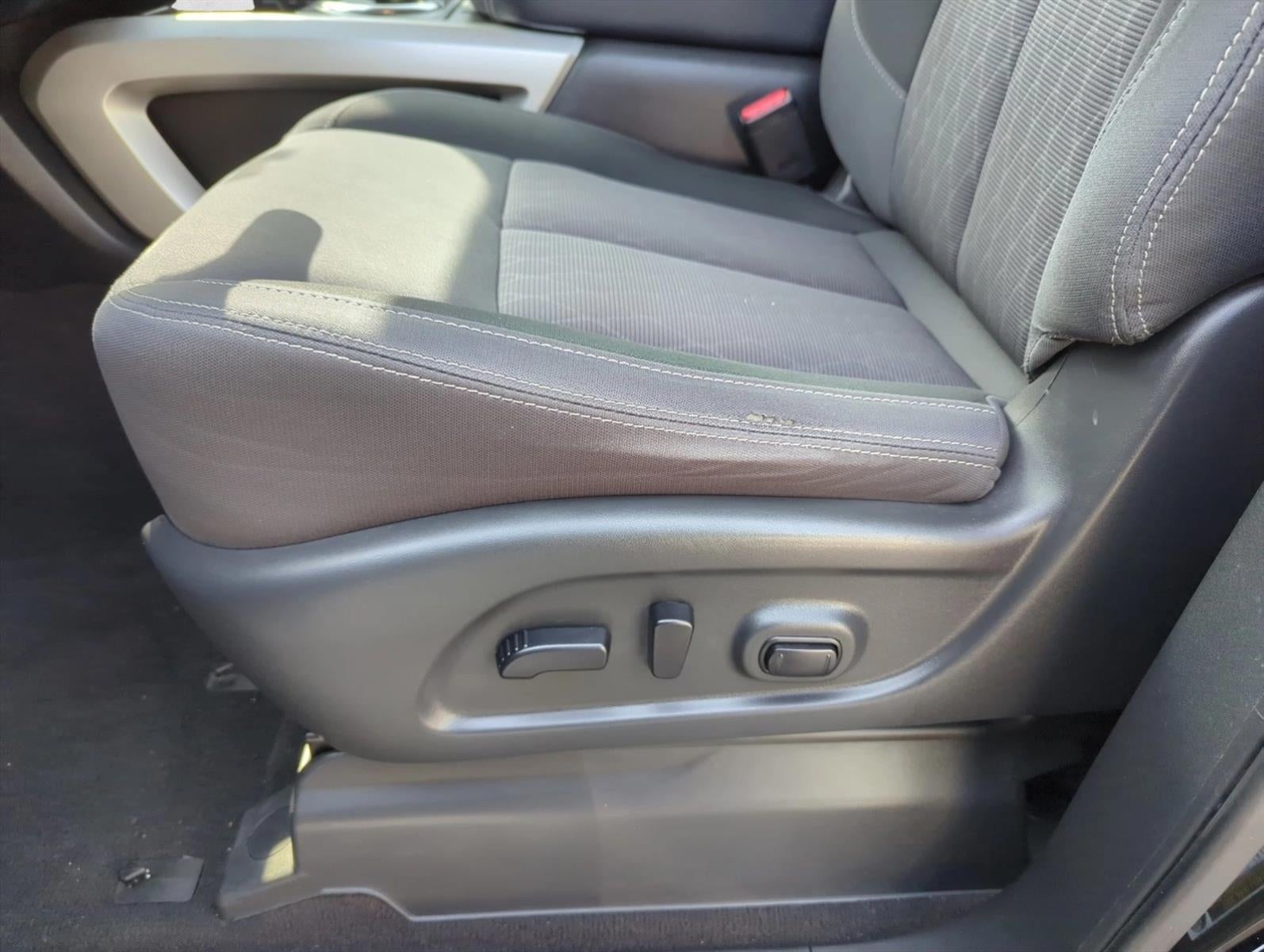 2024 Nissan Titan 4x2 Crew Cab SV