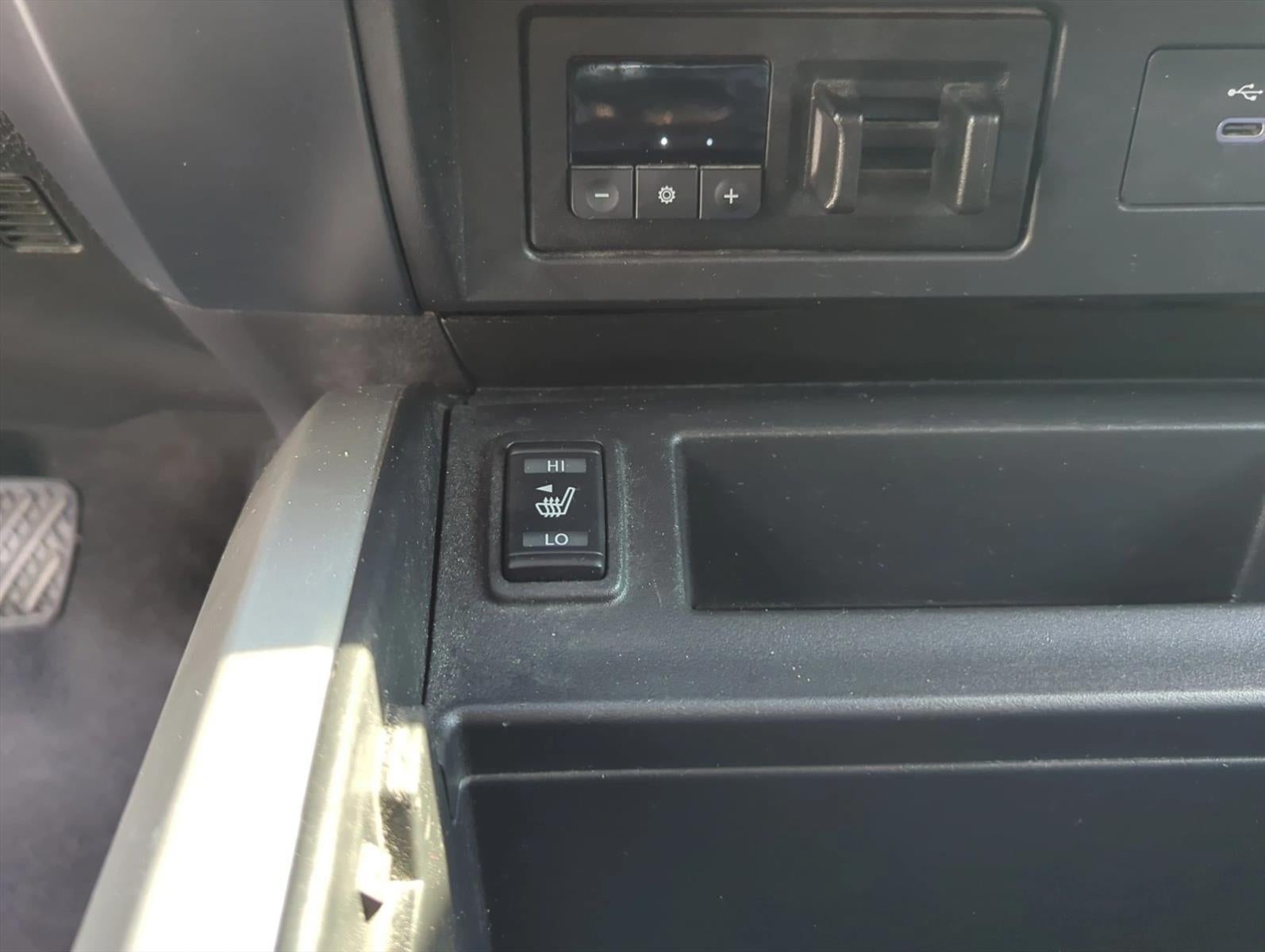 2024 Nissan Titan 4x2 Crew Cab SV