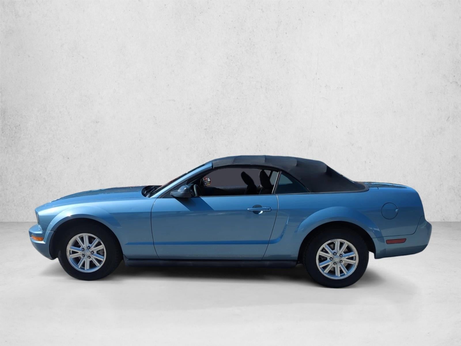 2007 Ford Mustang 2dr Conv Deluxe