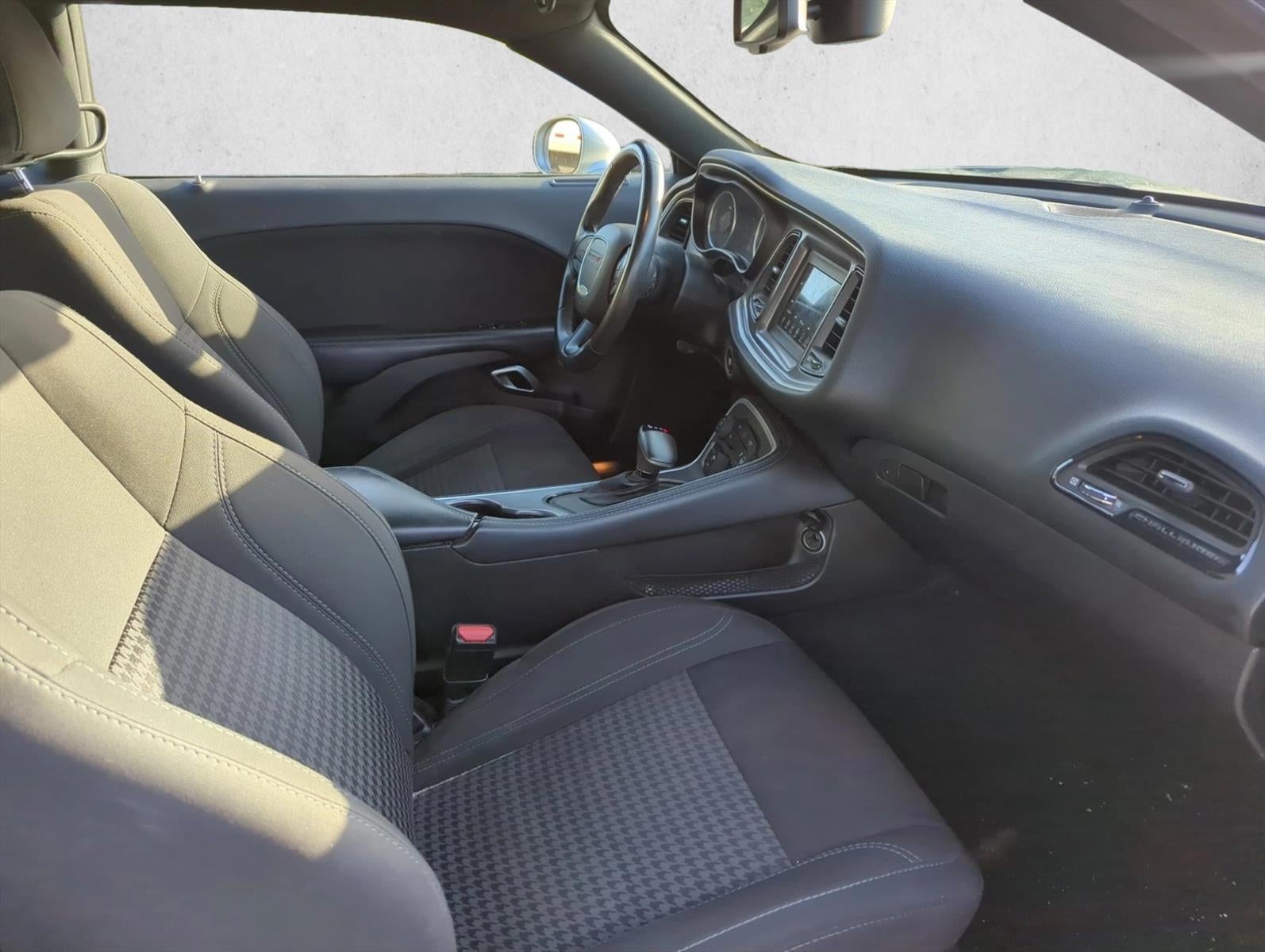 2019 Dodge Challenger SXT RWD