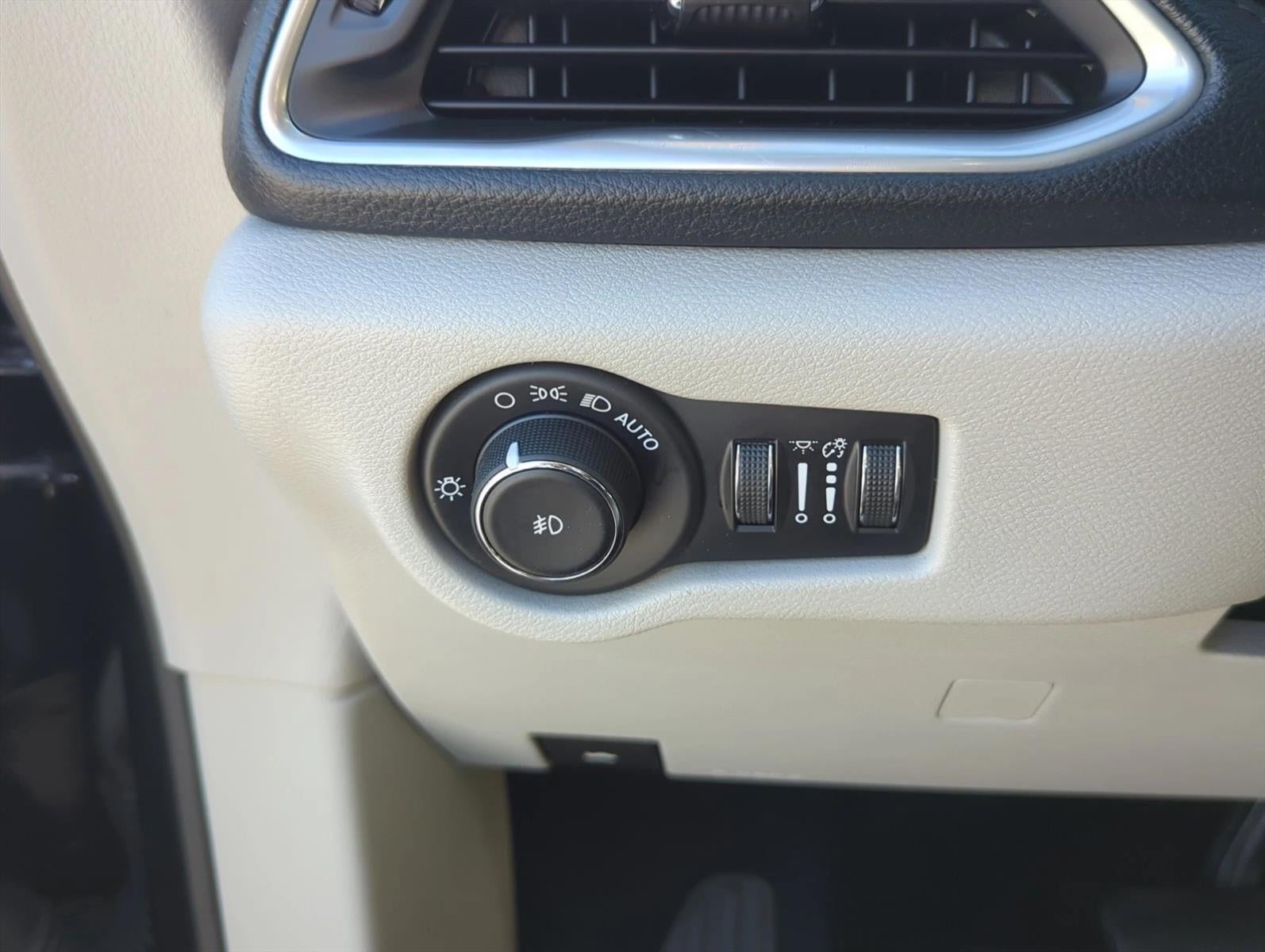 2020 Chrysler Pacifica Limited FWD