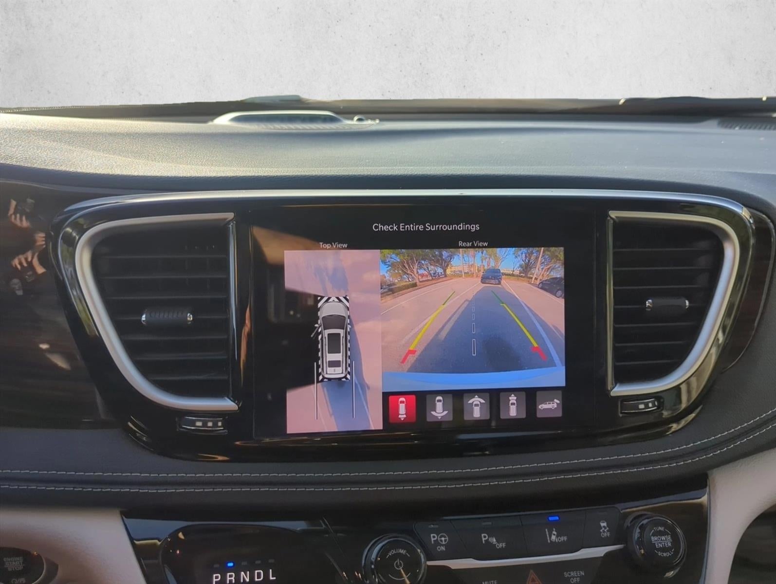 2022 Chrysler Pacifica Hybrid Limited FWD