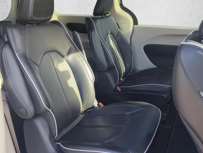 2022 Chrysler Pacifica Hybrid Limited FWD