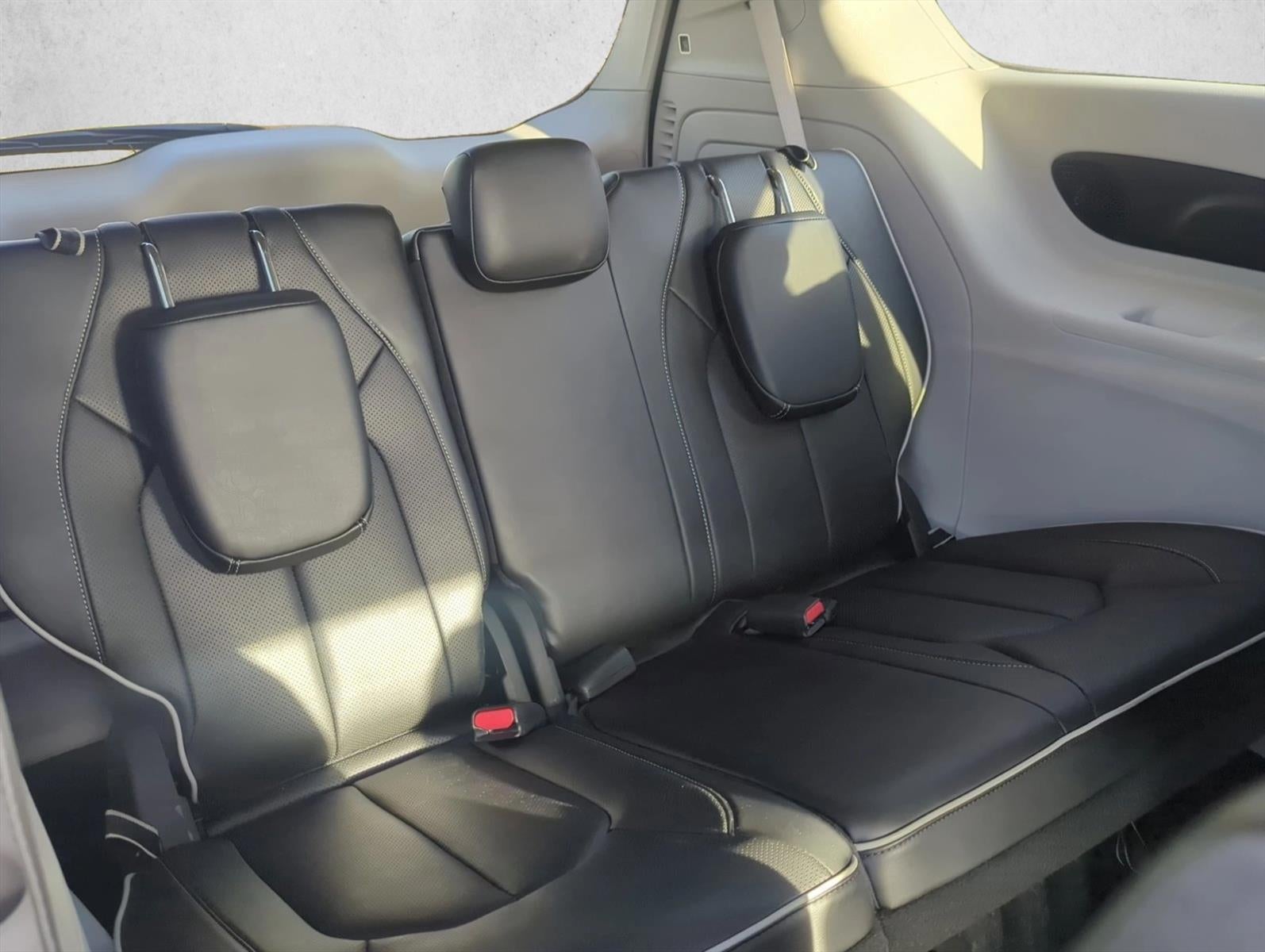 2022 Chrysler Pacifica Hybrid Limited FWD