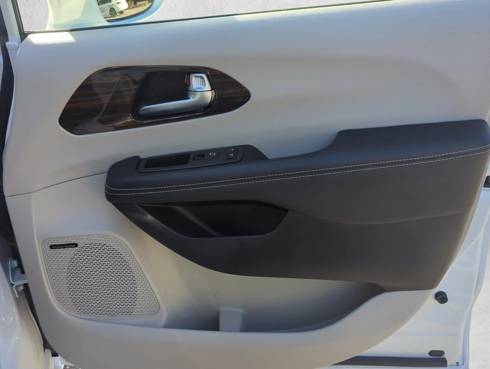 2022 Chrysler Pacifica Hybrid Limited FWD