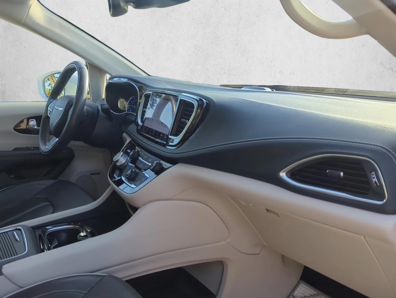 2022 Chrysler Pacifica Hybrid Limited FWD