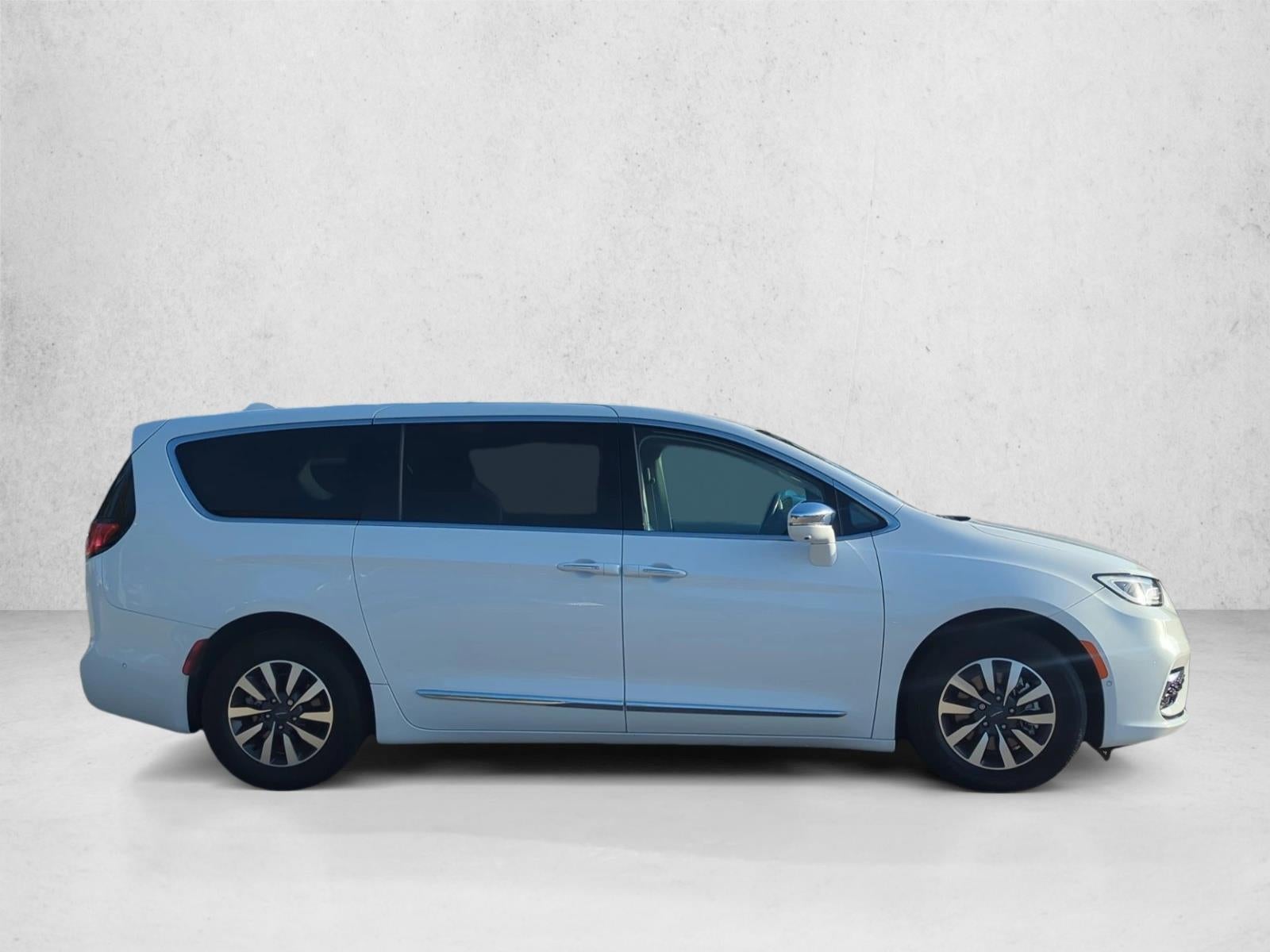 2022 Chrysler Pacifica Hybrid Limited FWD