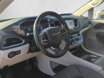 2022 Chrysler Pacifica Hybrid Limited FWD