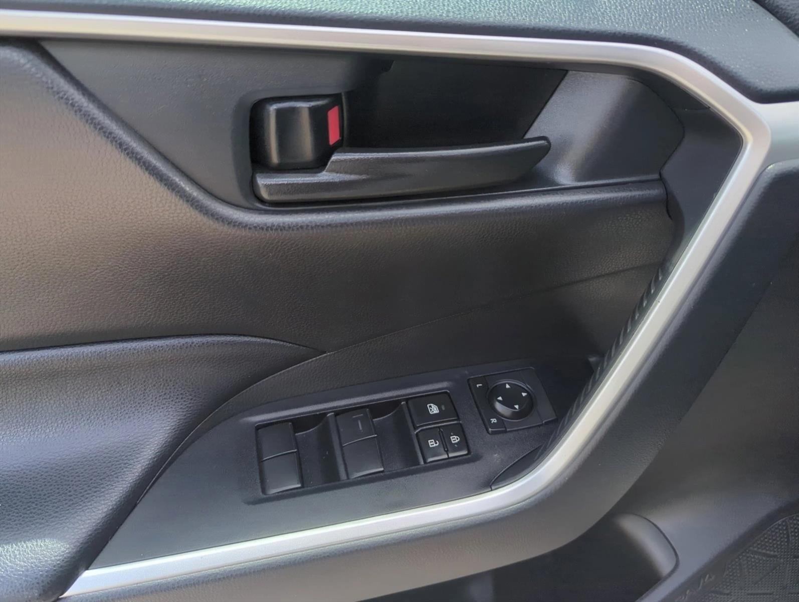 2020 Toyota RAV4 LE FWD (GS)