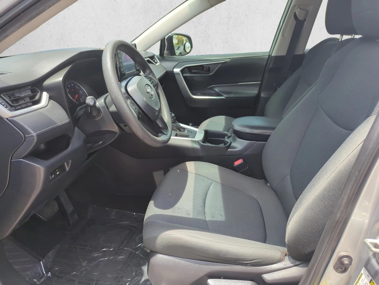 2020 Toyota RAV4 LE FWD (GS)
