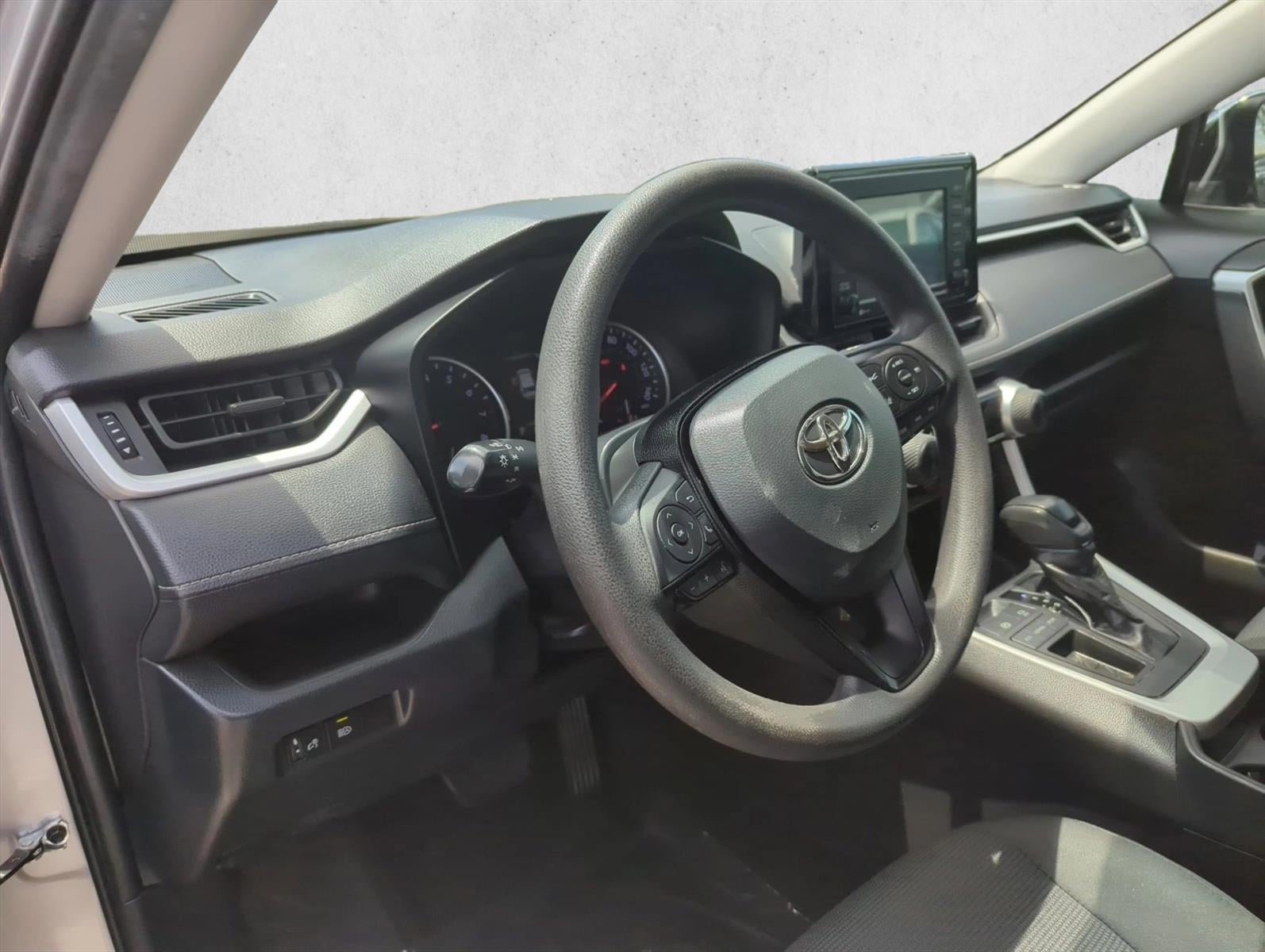 2020 Toyota RAV4 LE FWD (GS)