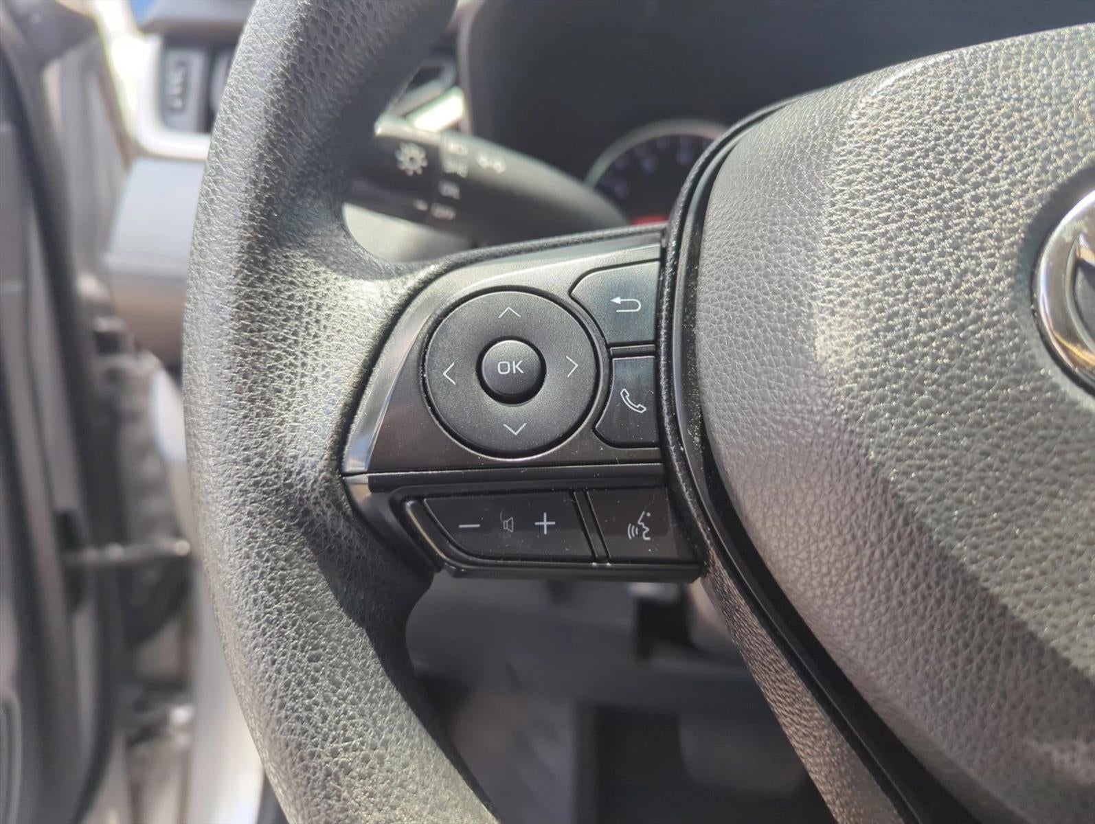 2020 Toyota RAV4 LE FWD (GS)