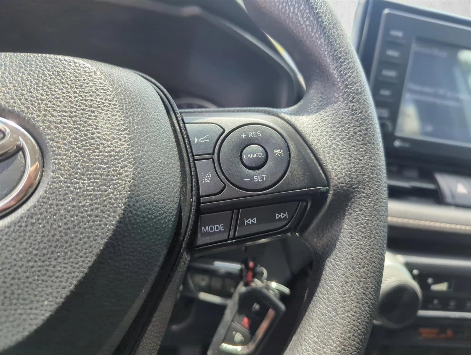 2020 Toyota RAV4 LE FWD (GS)