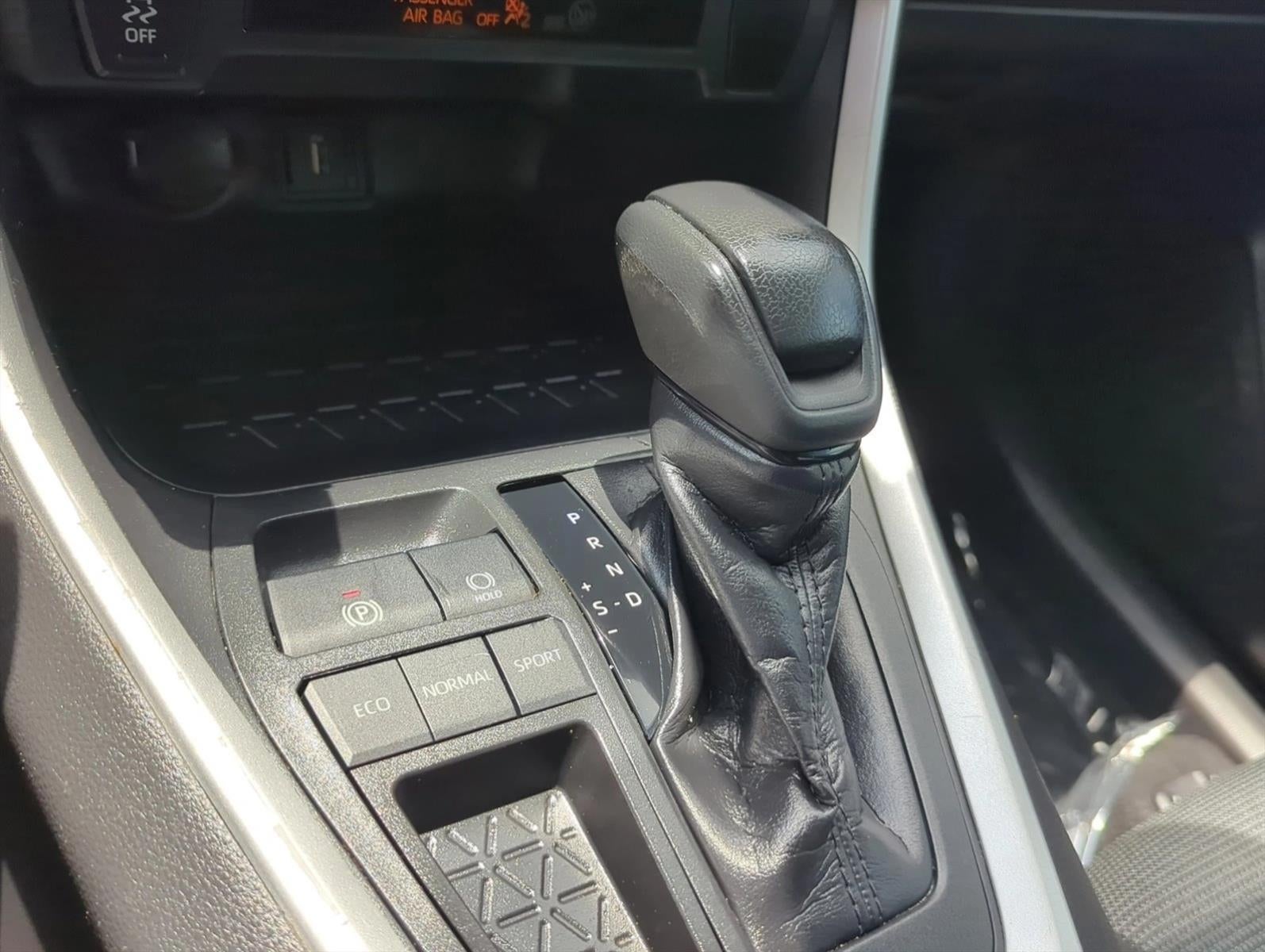 2020 Toyota RAV4 LE FWD (GS)