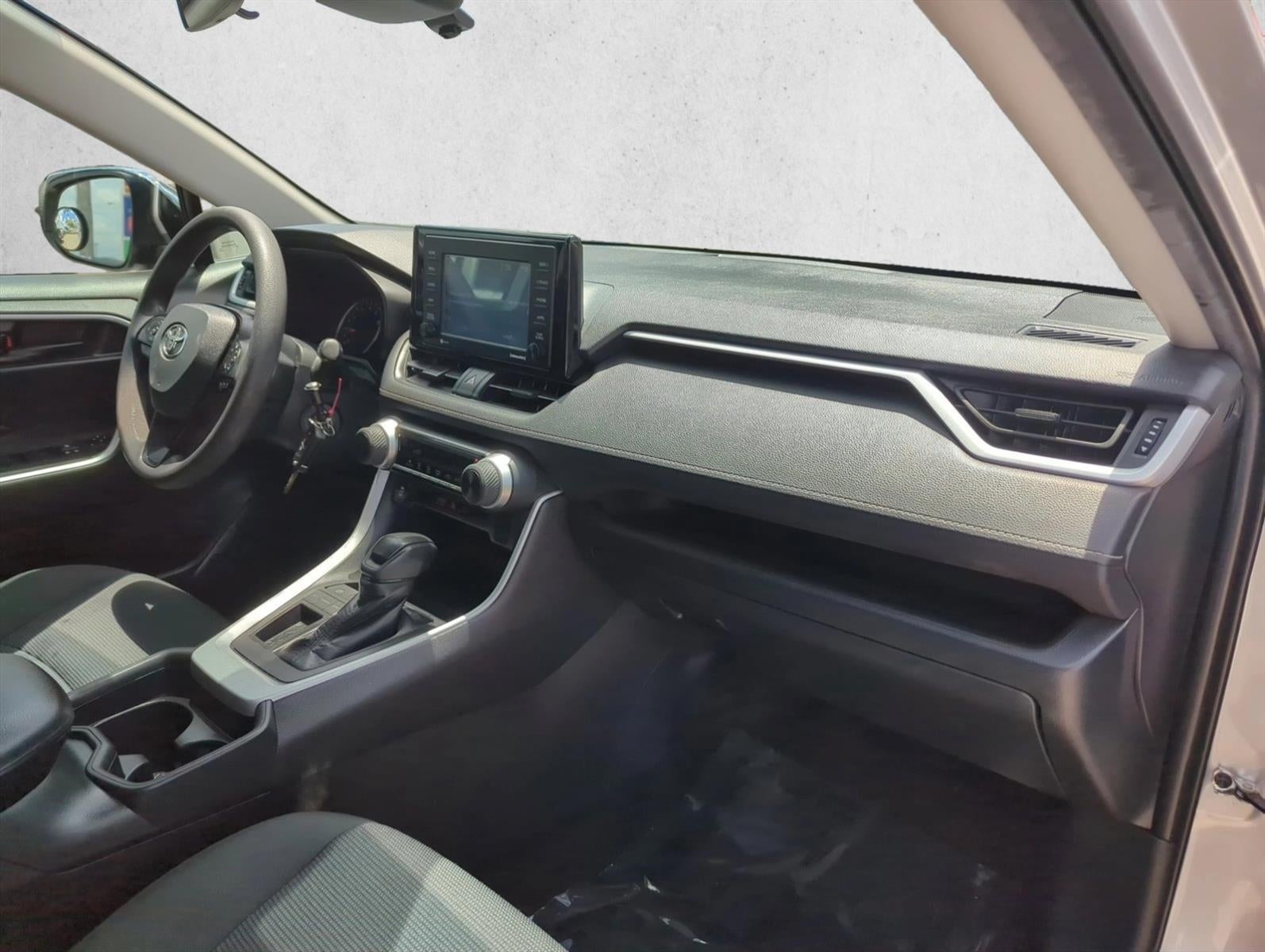 2020 Toyota RAV4 LE FWD (GS)