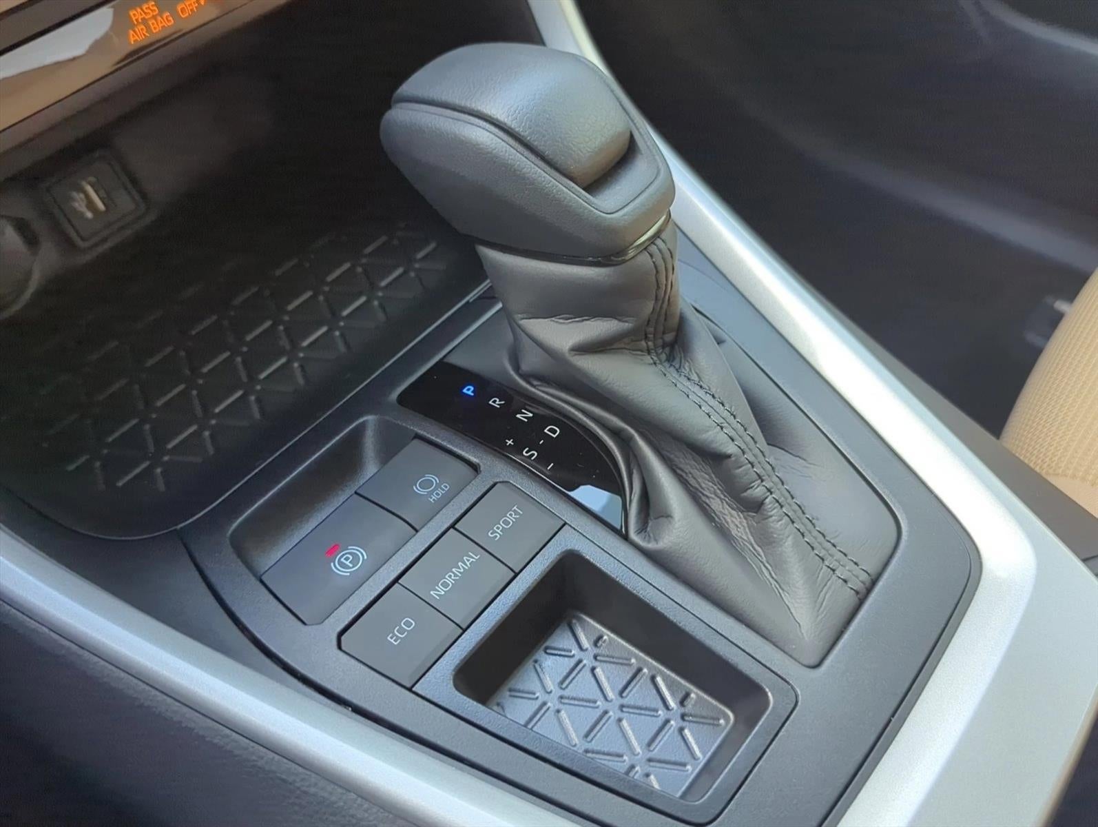 2025 Toyota RAV4 LE FWD (GS)