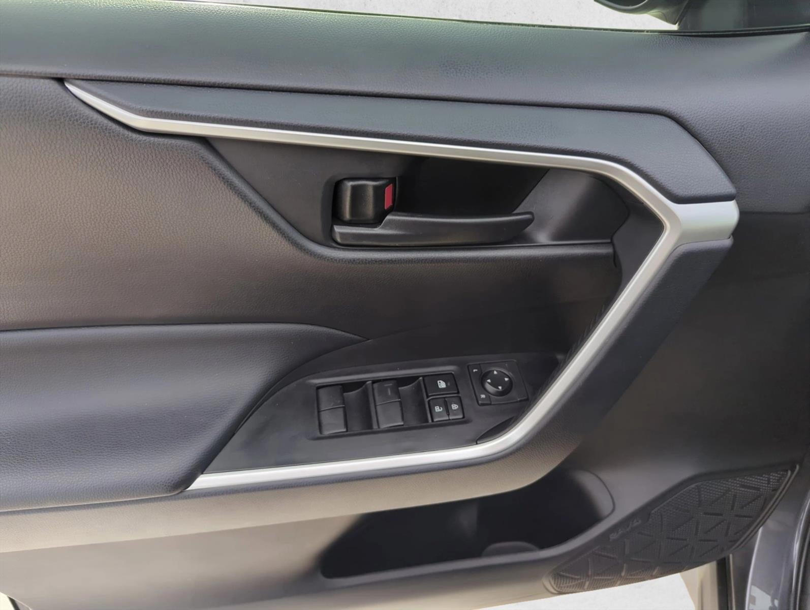 2025 Toyota RAV4 LE FWD (GS)