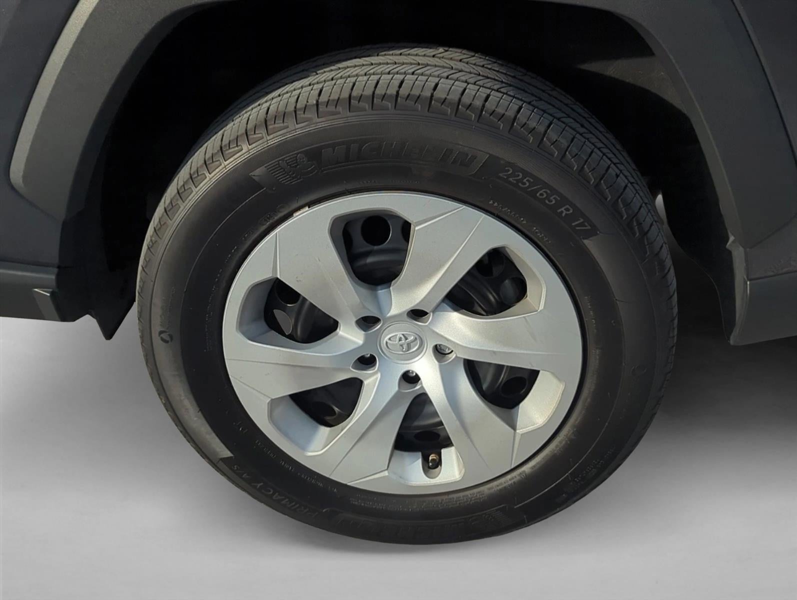 2025 Toyota RAV4 LE FWD (GS)