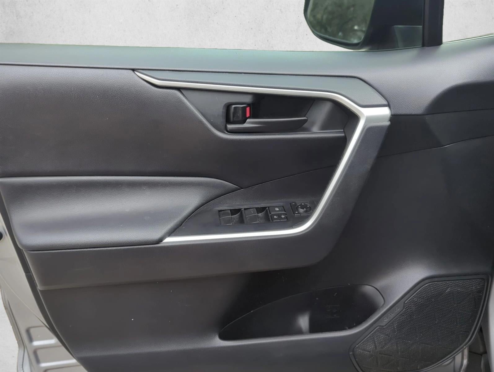 2020 Toyota RAV4 LE FWD (GS)