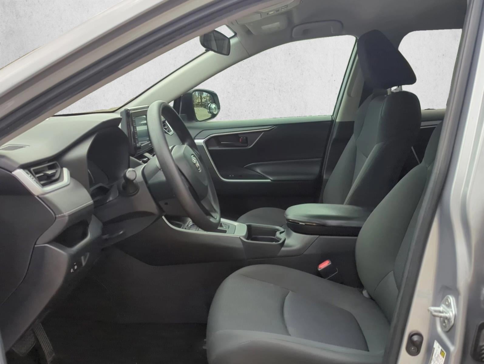 2020 Toyota RAV4 LE FWD (GS)