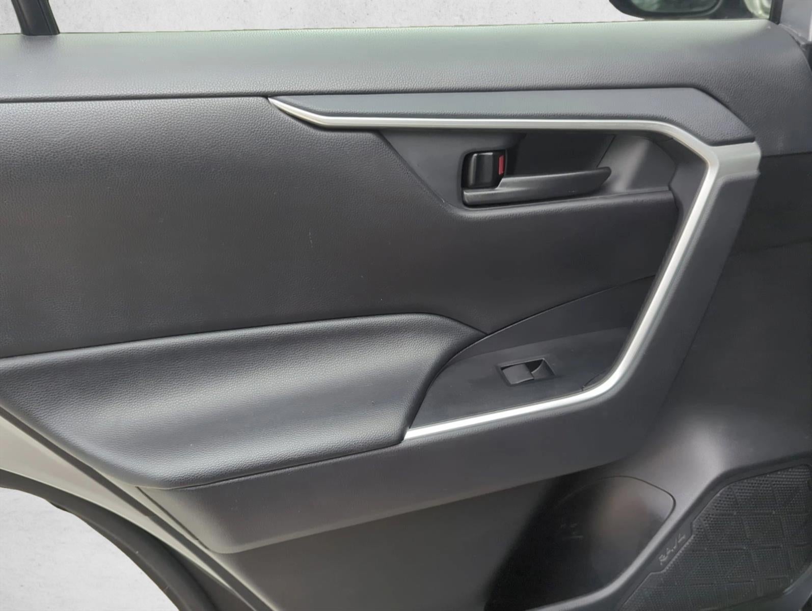 2020 Toyota RAV4 LE FWD (GS)