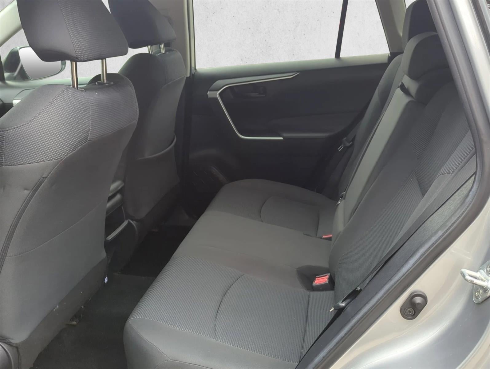 2020 Toyota RAV4 LE FWD (GS)