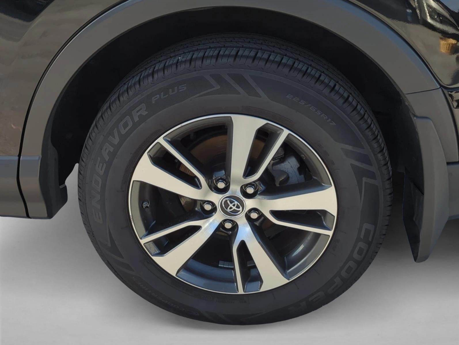 2017 Toyota RAV4 XLE AWD (Natl)