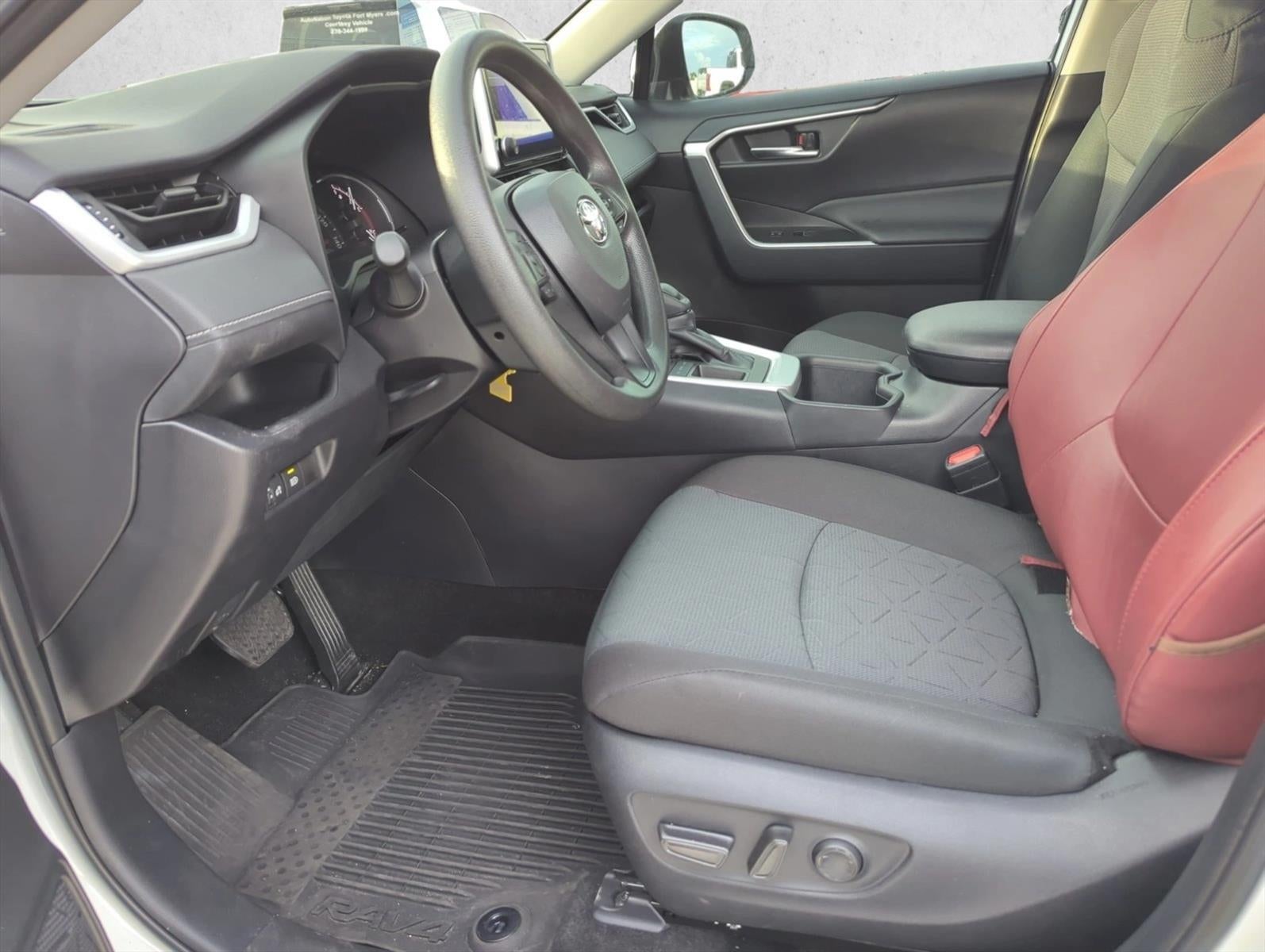 2025 Toyota RAV4 XLE FWD (Natl)