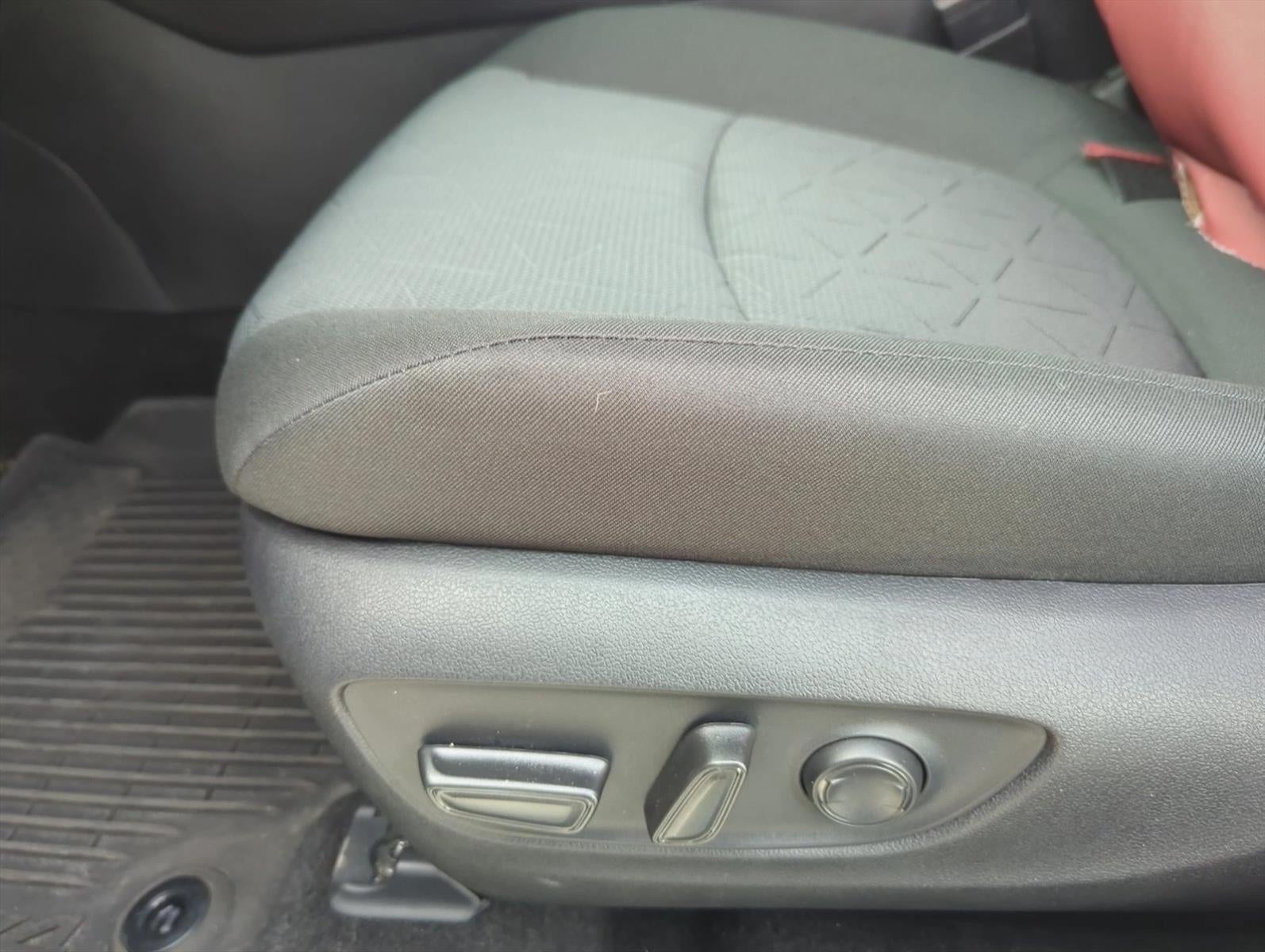 2025 Toyota RAV4 XLE FWD (Natl)