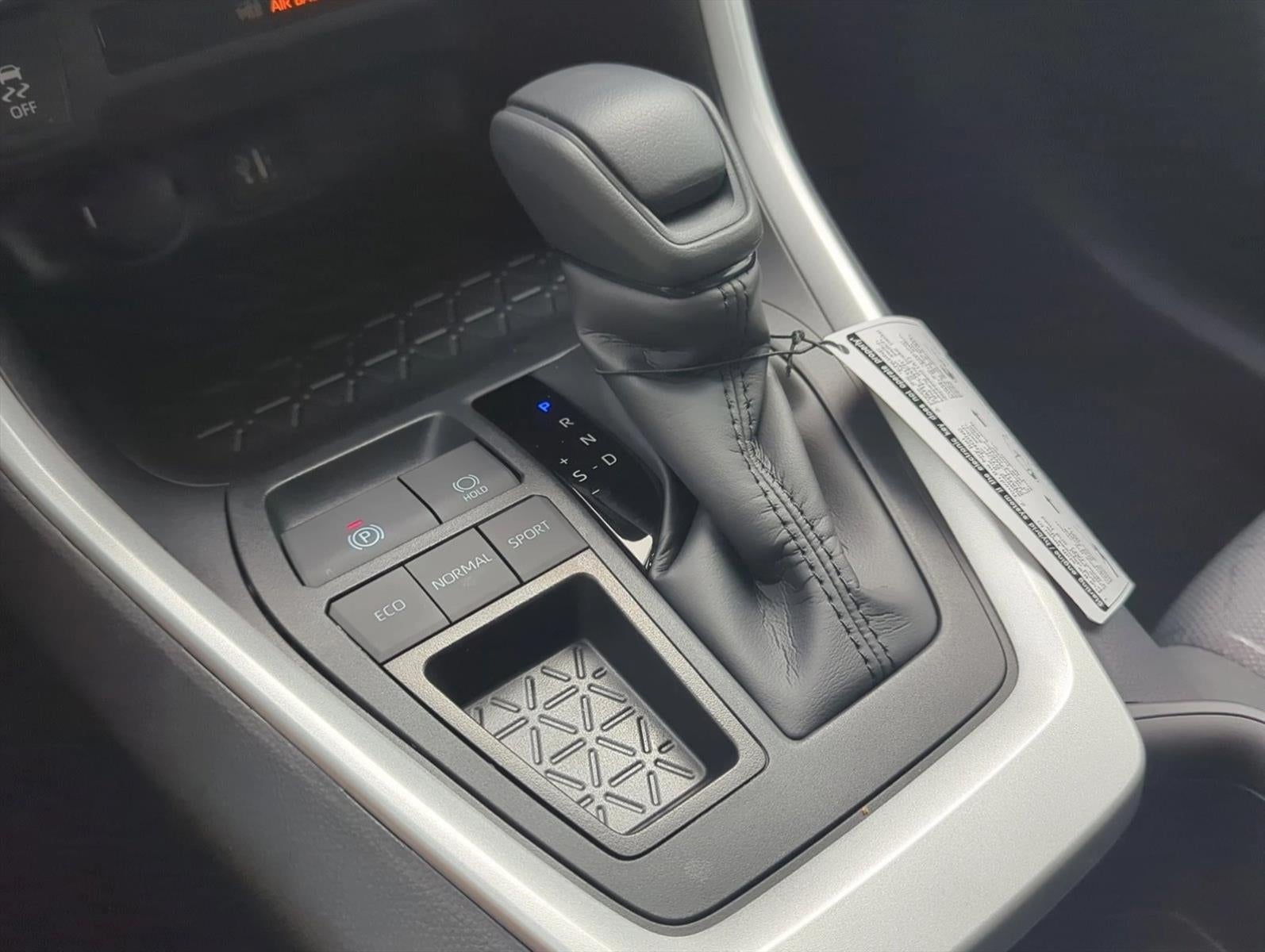 2025 Toyota RAV4 XLE FWD (GS)