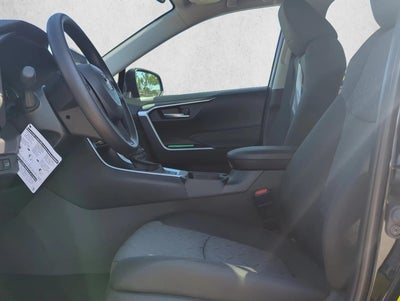 2025 Toyota RAV4 XLE FWD (GS)