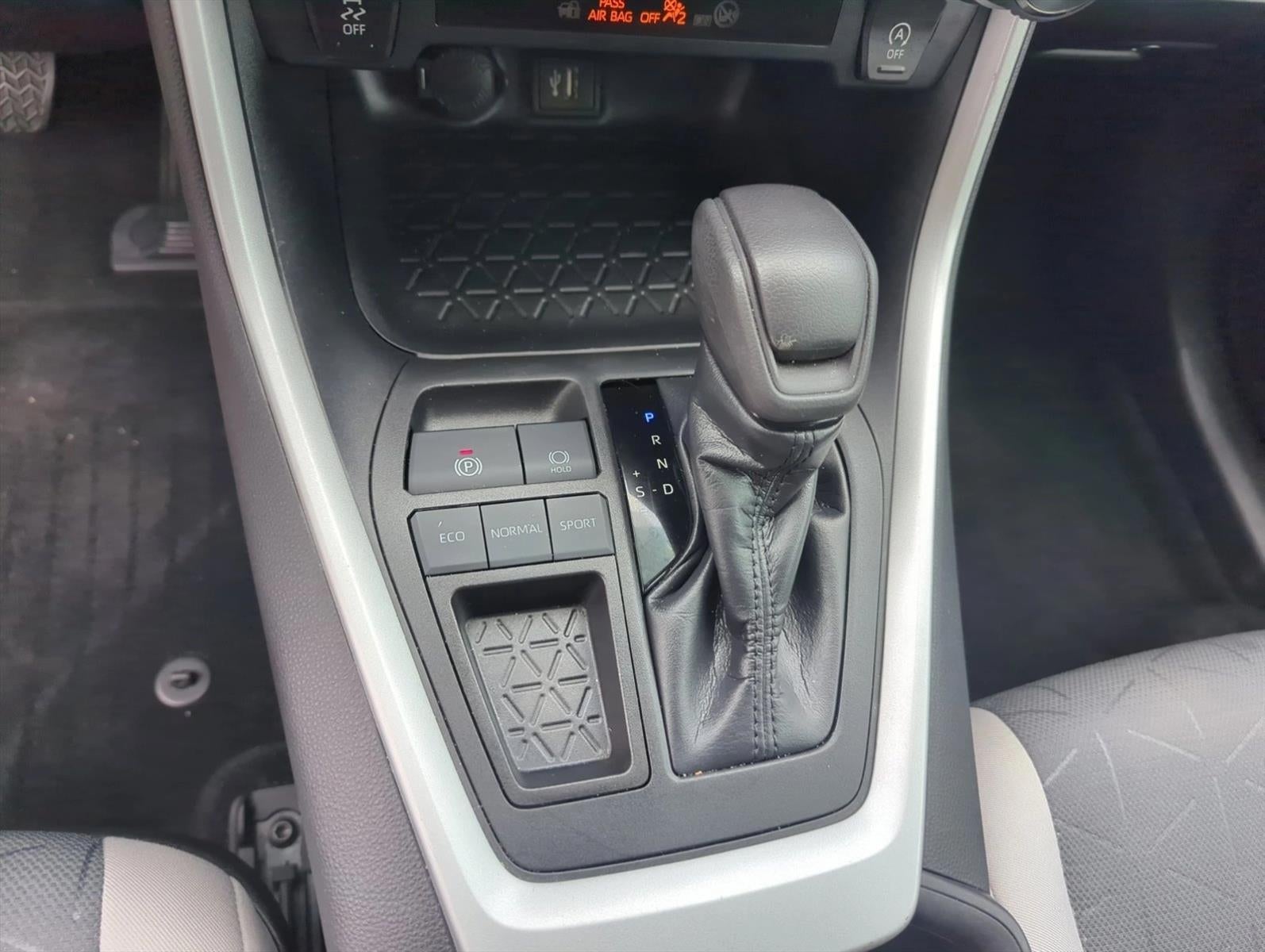 2023 Toyota RAV4 XLE FWD (GS)