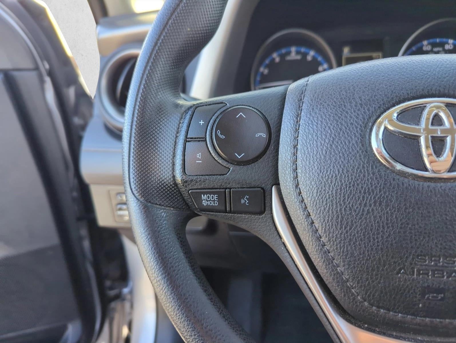 2017 Toyota RAV4 LE FWD (GS)