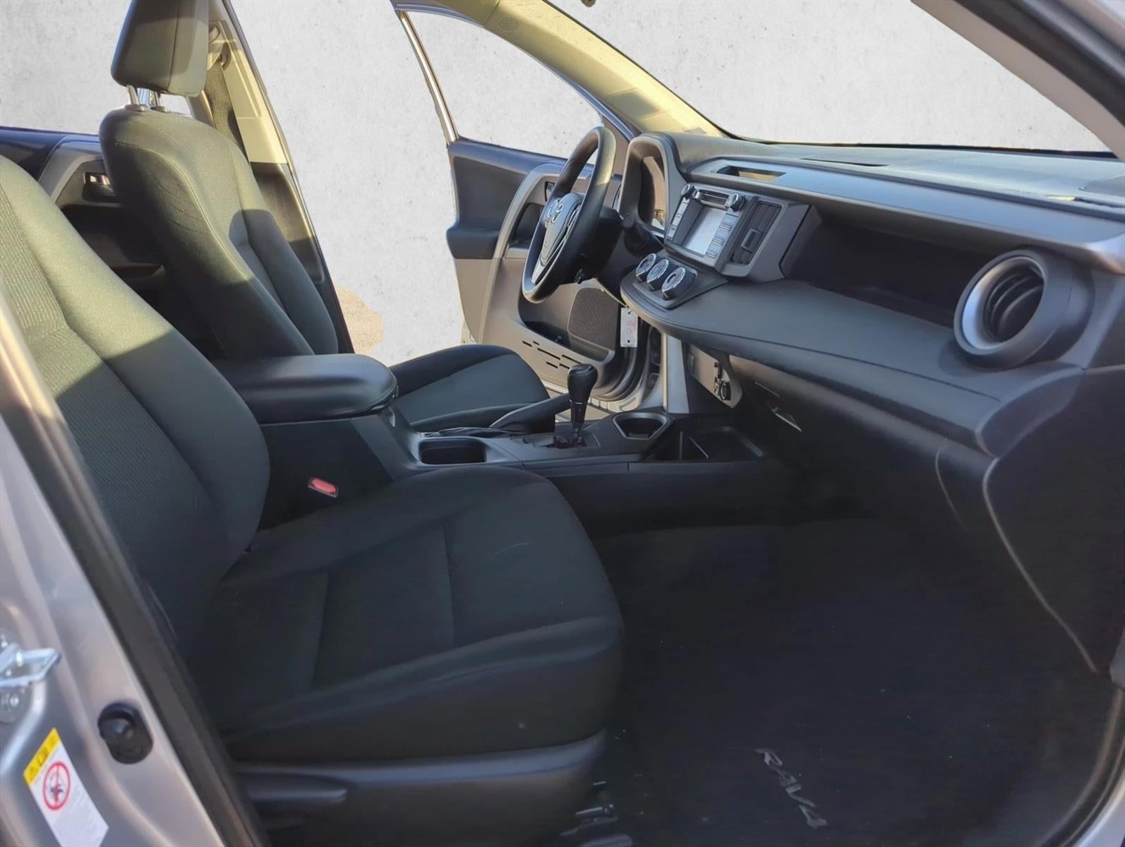 2017 Toyota RAV4 LE FWD (GS)