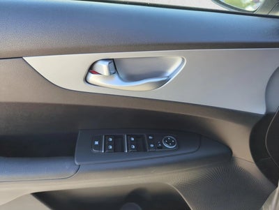 2023 Kia Forte LXS IVT