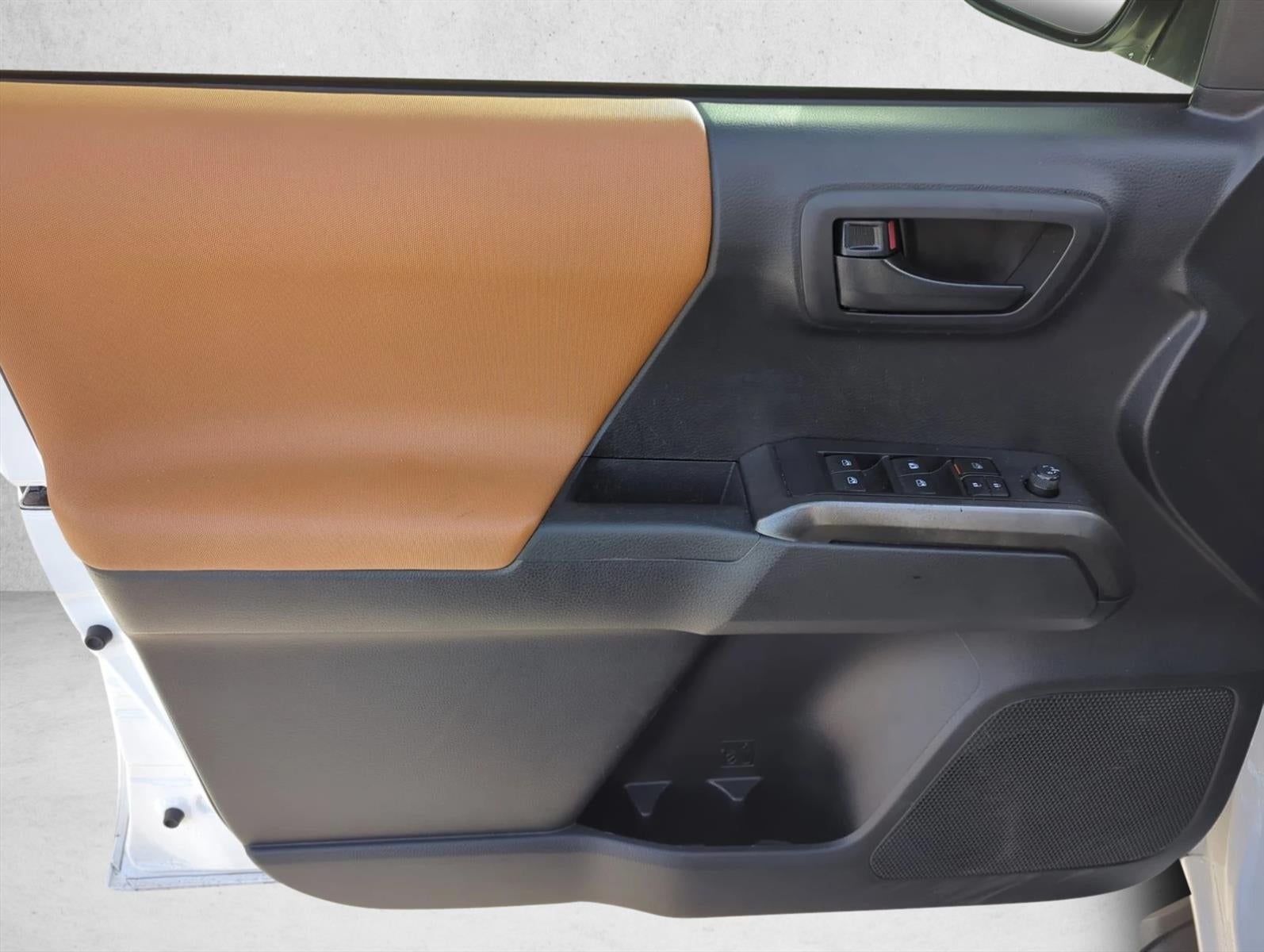 2019 Toyota Tacoma 2WD 2WD SR5 Double Cab 5' Bed V6 AT (GS)