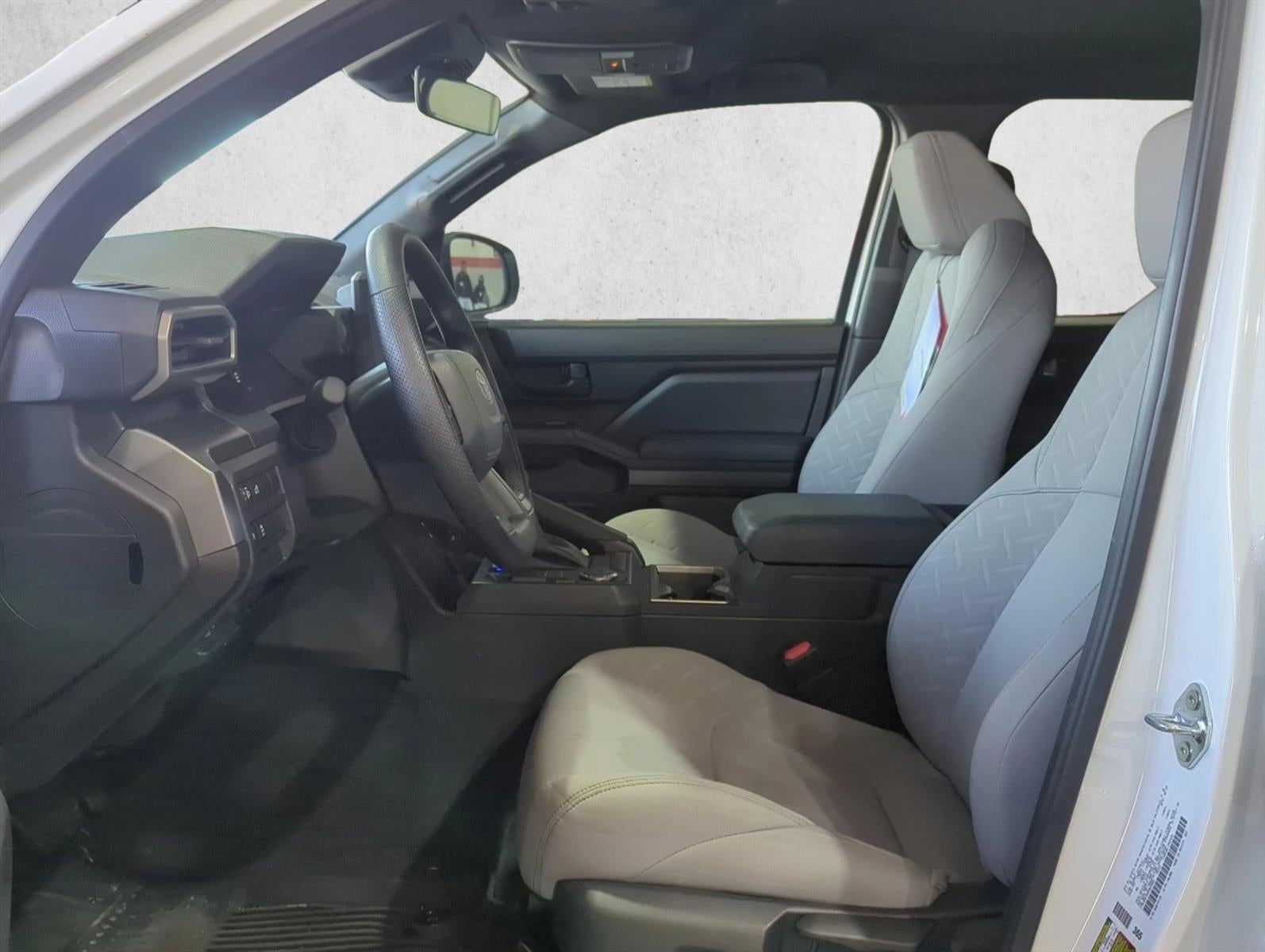 2025 Toyota Tacoma 2WD 2WD SR5 Double Cab 5' Bed AT (SE)