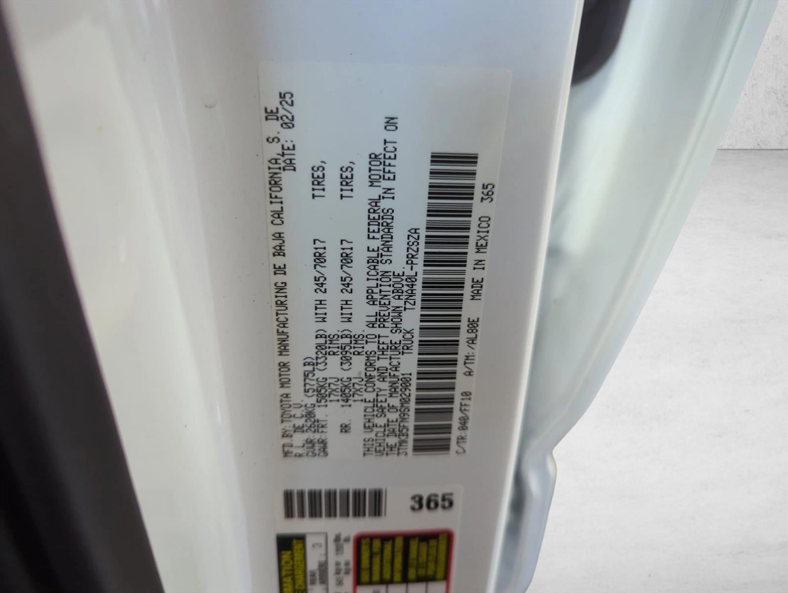 2025 Toyota Tacoma 2WD 2WD SR5 Double Cab 5' Bed AT (SE)