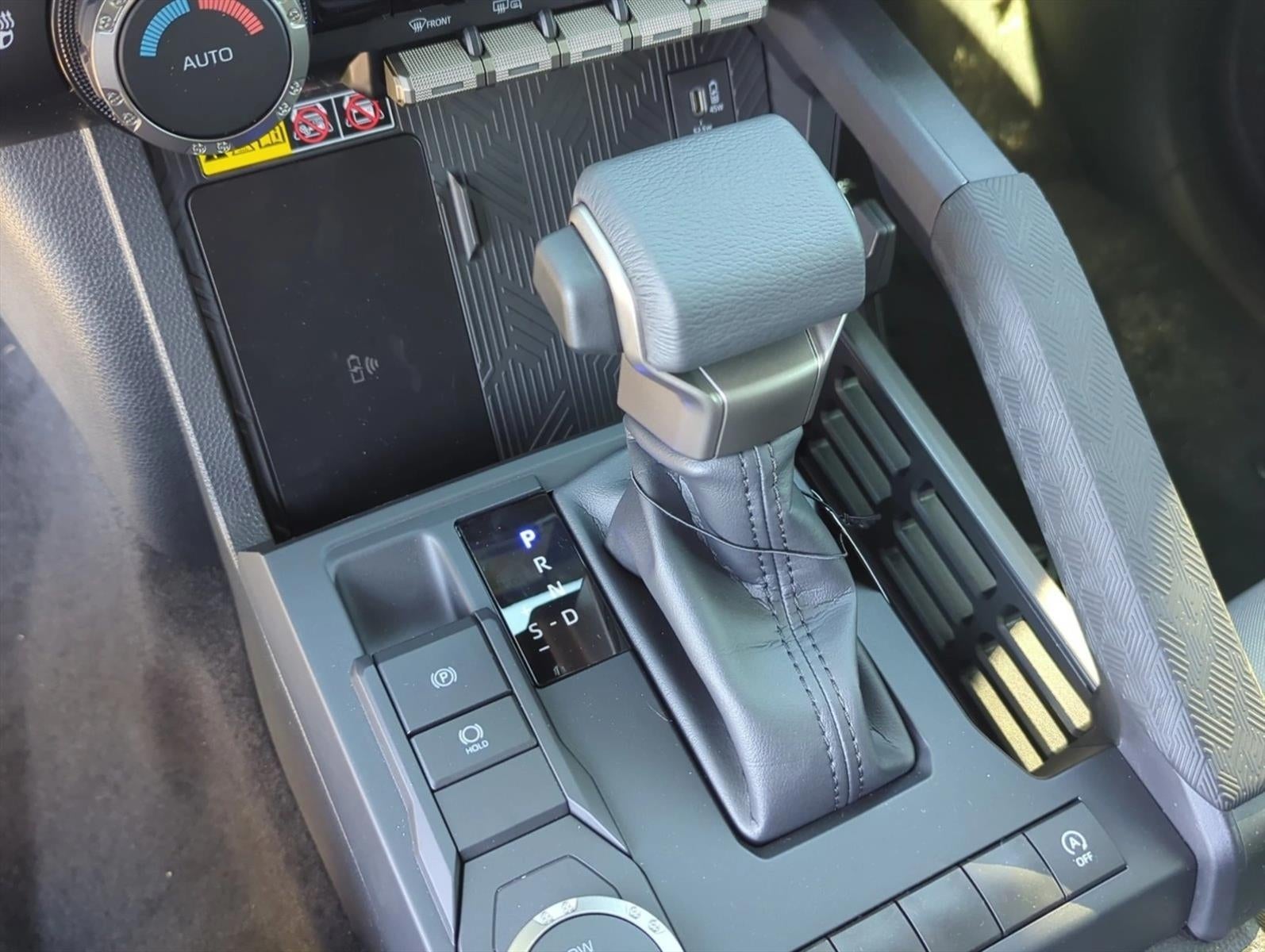2026 Toyota Tacoma 2WD 2WD SR5 Double Cab 5' Bed AT (SE)