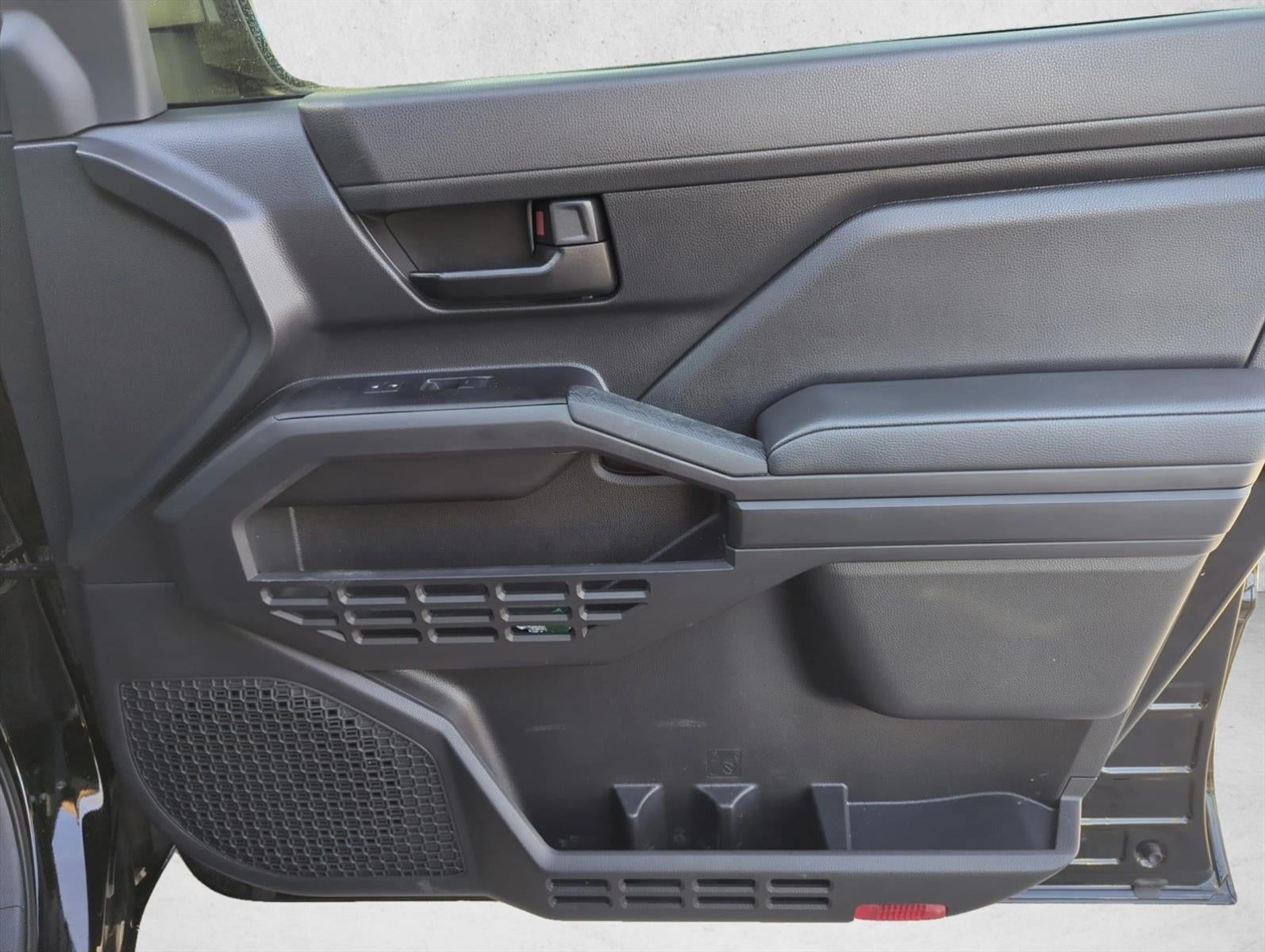 2025 Toyota Tacoma 2WD 2WD SR Double Cab 5' Bed AT (GS)