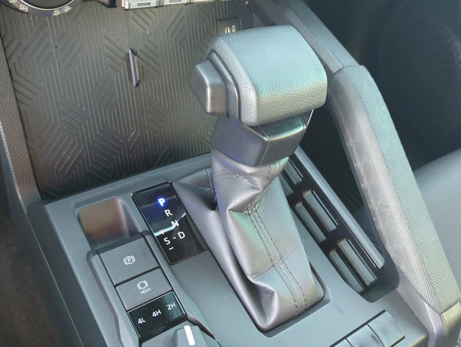 2024 Toyota Tacoma 4WD 4WD SR Double Cab 5' Bed AT (GS)