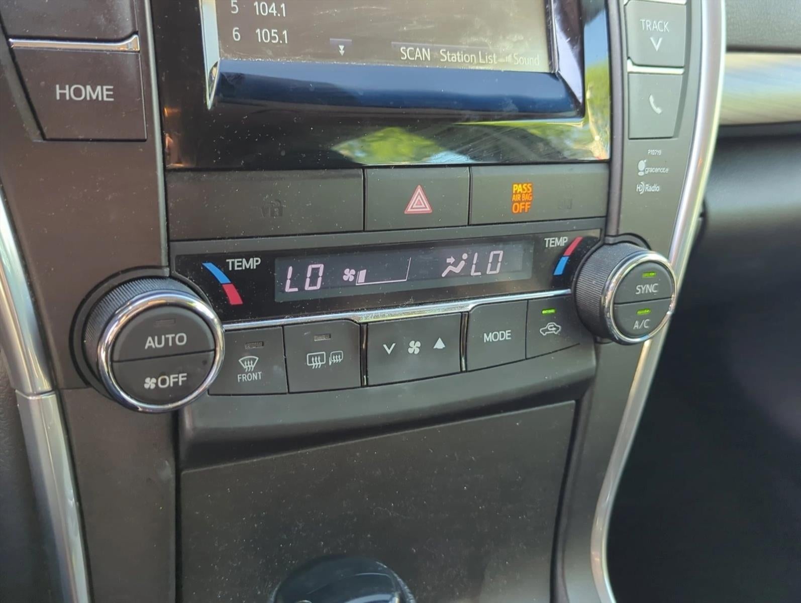 2015 Toyota Camry Hybrid 4dr Sdn LE (Natl)