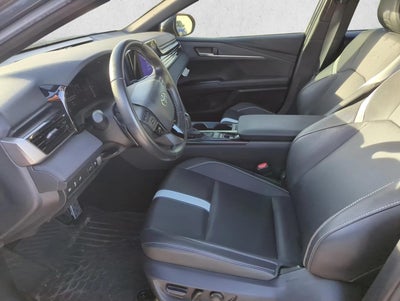 2025 Toyota Camry SE (Natl)