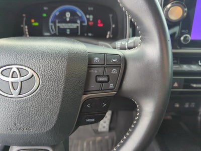 2025 Toyota Camry SE (Natl)