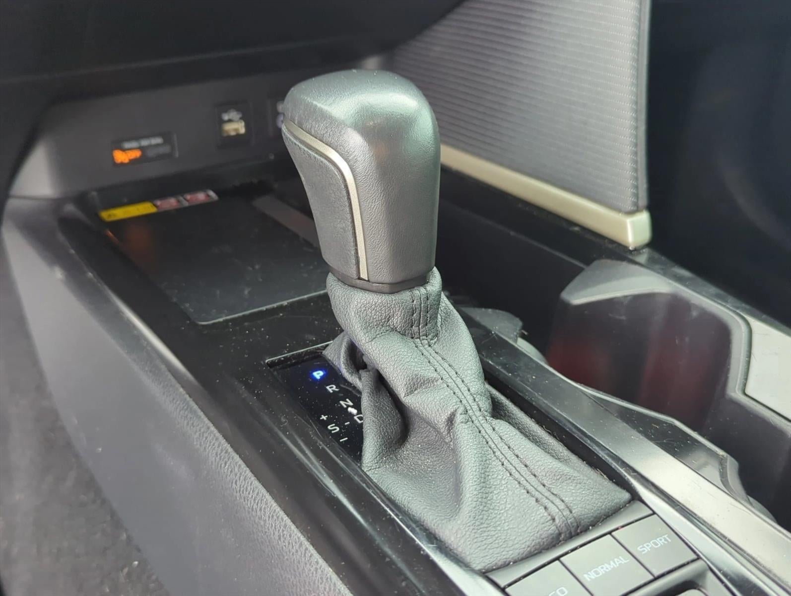 2025 Toyota Camry SE (Natl)