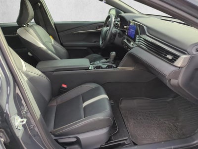 2025 Toyota Camry SE (Natl)