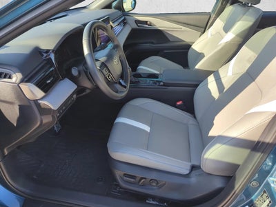 2025 Toyota Camry SE (Natl)