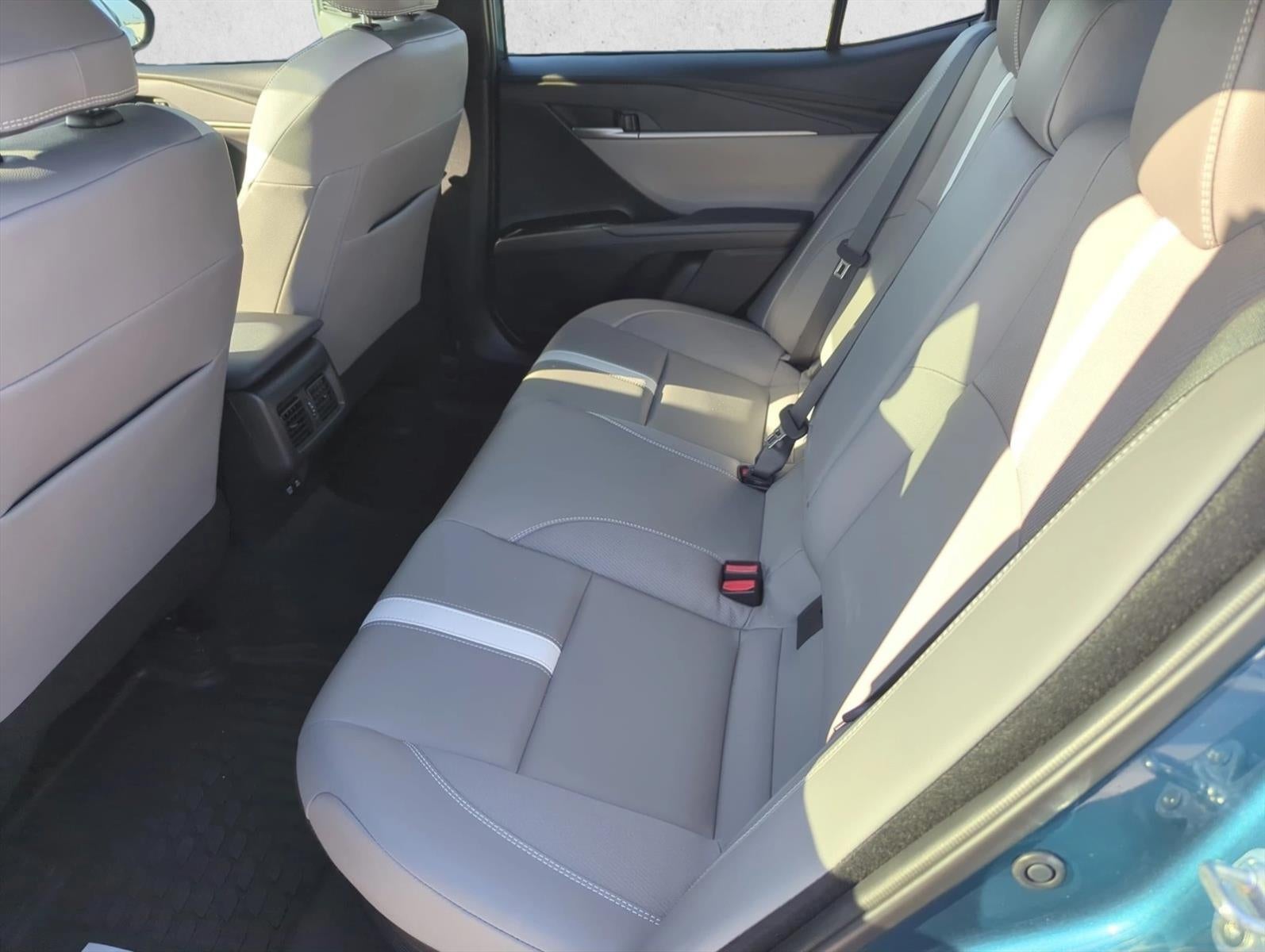 2025 Toyota Camry SE (Natl)