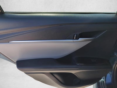 2025 Toyota Camry SE (Natl)